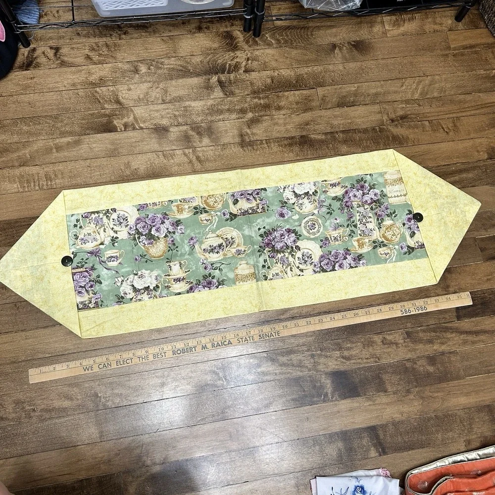Vintage Table Runner Teapots Floral 41